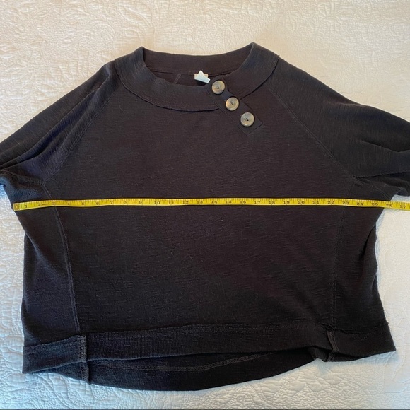 We the Free Asymmetrical Button Neckline Top - M - Picture 6 of 10